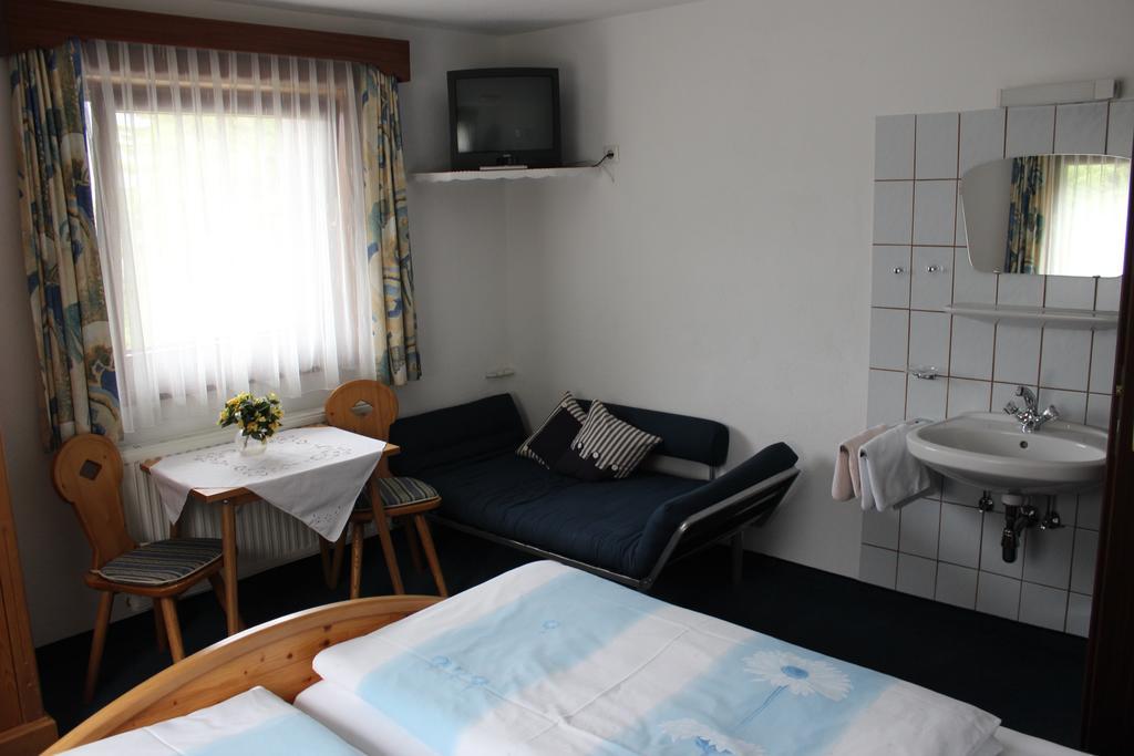 Haus Almrausch Hotel Seefeld in Tirol Kamer foto